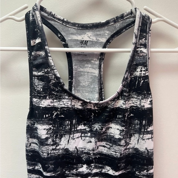 H&M black & white athletic racer back workout Tank top size M - Picture 3 of 6